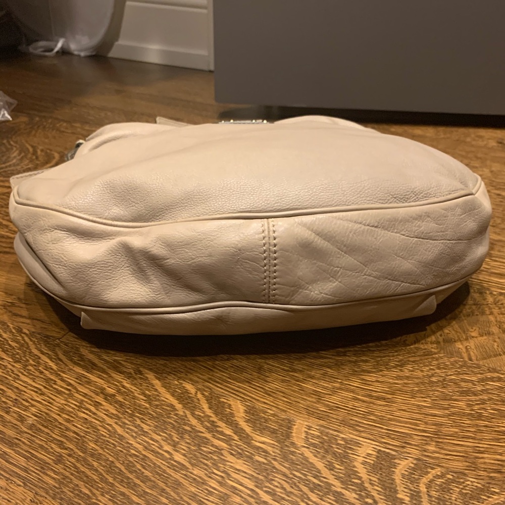 💯Authentic Marc Jacobs Hobo Bag in Beige - Picture 7 of 8